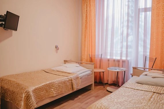 2-местный с общей прихожей и холодильником на 2 номера