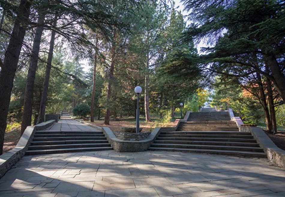 Алуштинский
