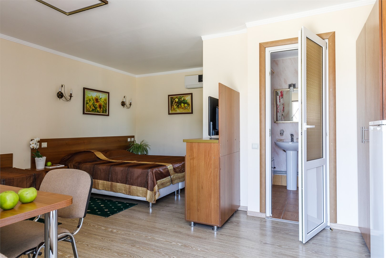 семейный в коттедже 3-м