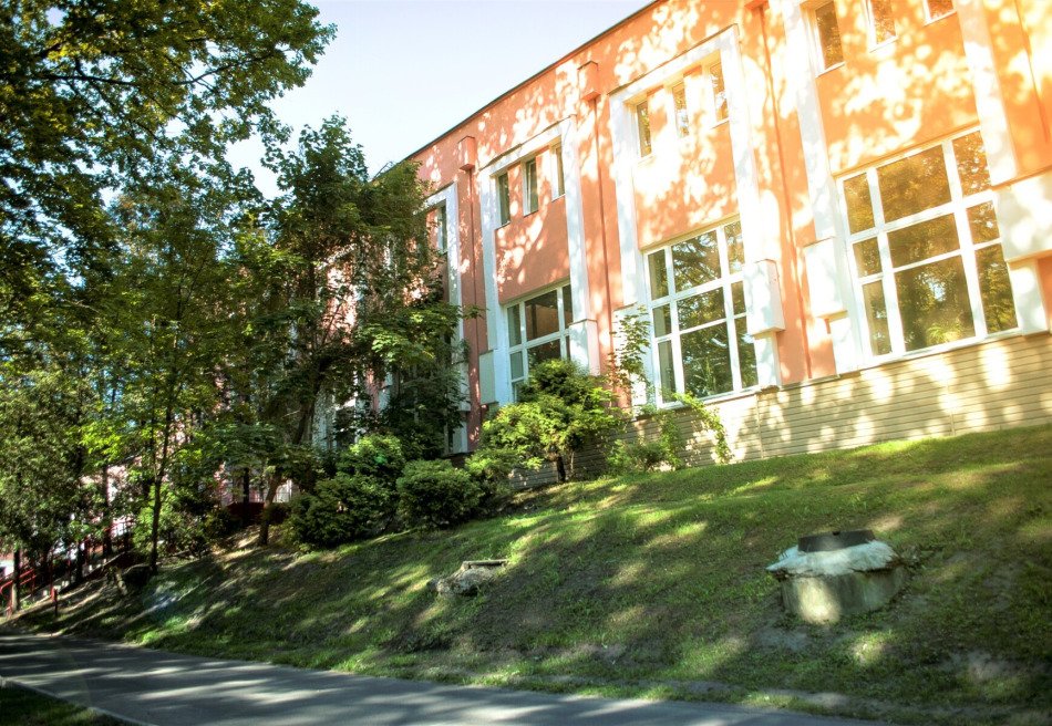 Машиностроитель